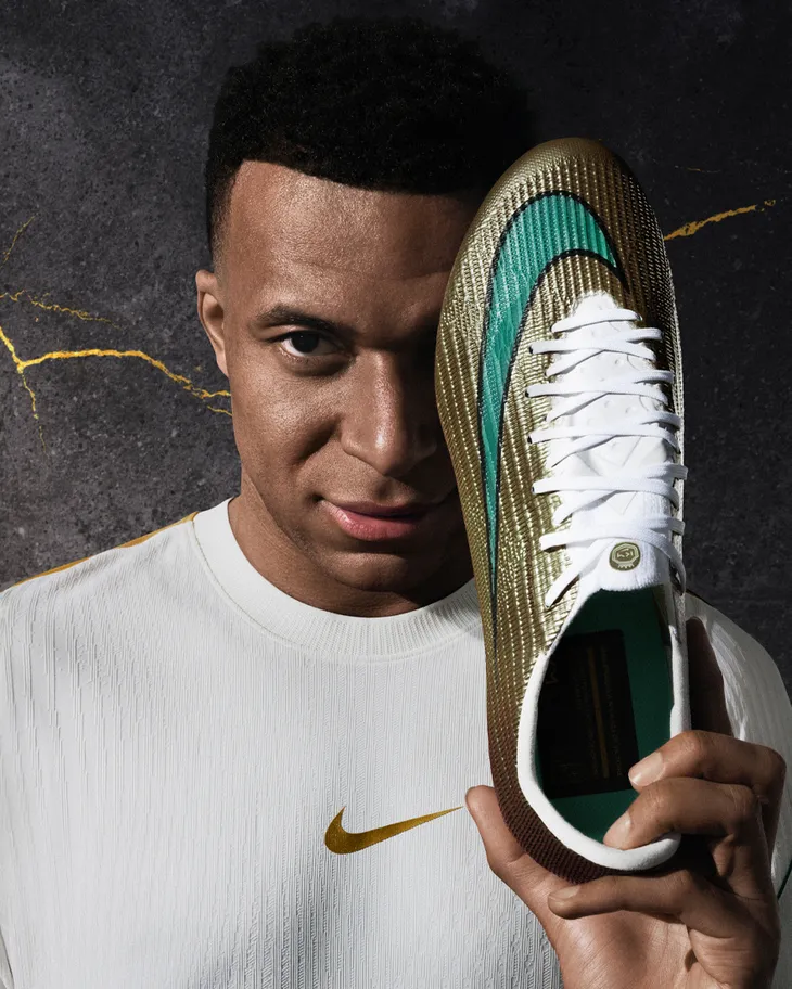 El paso de Mbappé por Madrid se caracteriza por su eficacia frente al arco: acumula decenas de goles en poco más de un centenar de partidos, cifras que respaldan su jerarquía y lo posicionan como líder ofensivo del equipo.