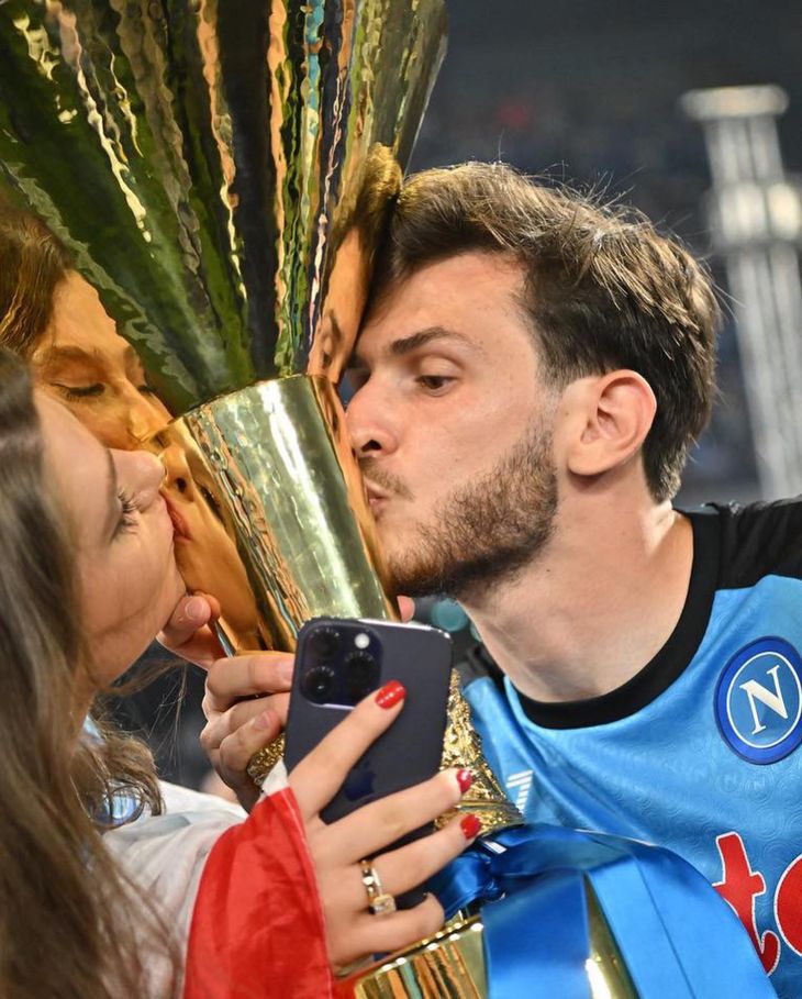 Kvaradona, como lo apodan en Nápoles, se convirtió en un ídolo al ganar la Serie A.