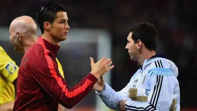 Cristiano Ronaldo y otras figuras saludaron a Messi por el fallecimiento de Jorge.