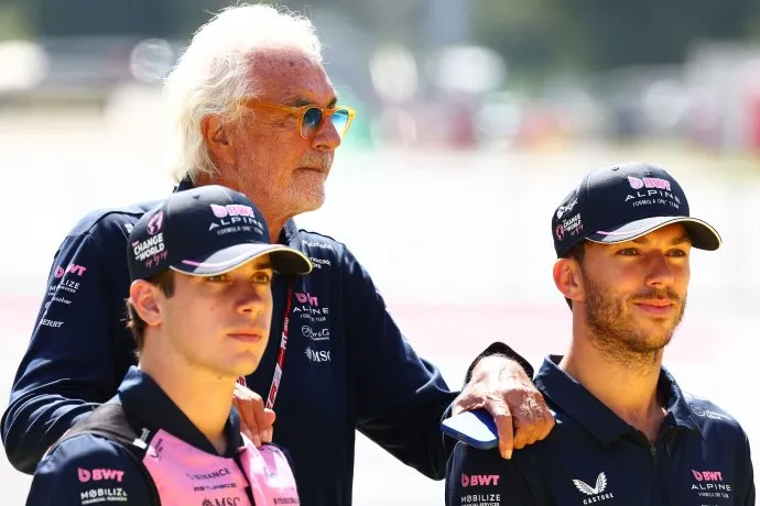 Archivo. Briatore ofrece mejoras solo para Gasly, en medio del debate por la continuidad de Colapinto.