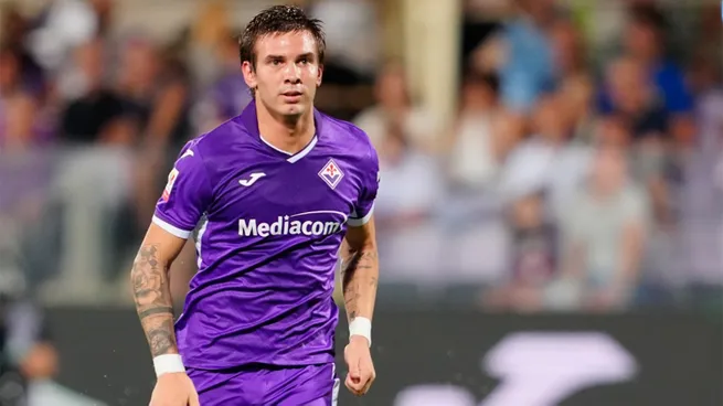 Franco Mastantuono está a préstamo en Fiorentina desde Real Madrid hasta junio de 2027 sin opción de compra.