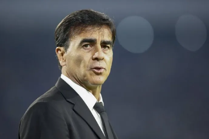 Gustavo Quinteros aseguró que seguirá en el cargo.