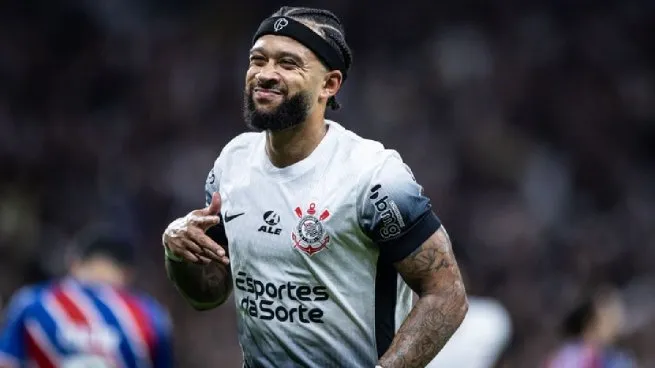 Polémica en Brasil por el contrato de Memphis Depay: Corinthians reculó por presión de los hinchas