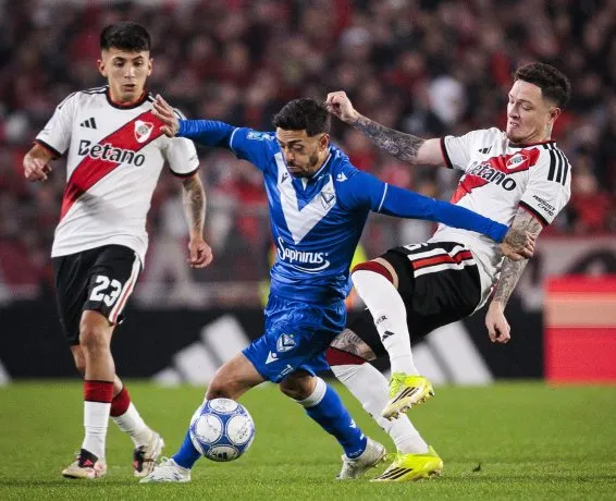 Lanzini, uno de los goleadores del domingo.