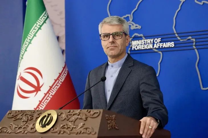 Esmail Baqai, portavoz de la Cancillería iraní, advirtió sobre las consecuencias de colaborar con Estados Unidos.