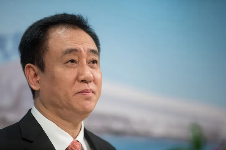 El empresario también incursionó en el fútbol y los automóviles eléctricos, además de mantener vínculos con magnates de Hong Kong. El empresario también incursionó en el fútbol y los automóviles eléctricos, además de mantener vínculos con magnates de Hong Kong.