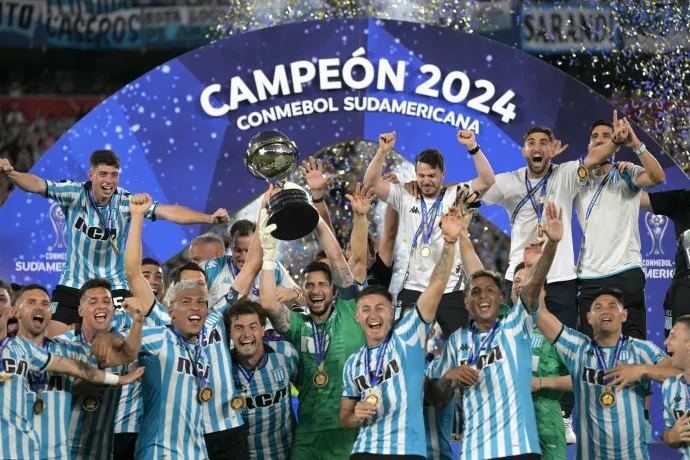 Racing campeón de la Sudamericana con Costas como DT.