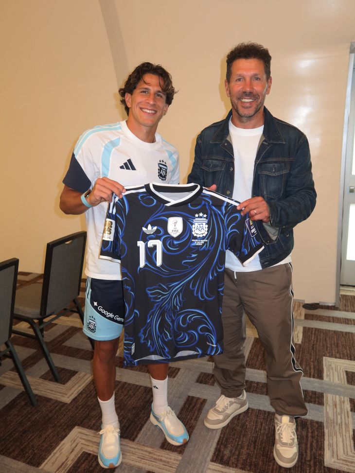 Al igual que su padre, Giuliano aprovecha sus ganancias en el fútbol para realizar inversiones.
