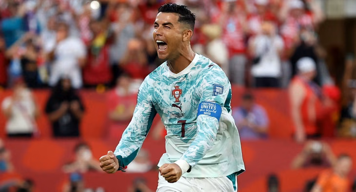 Cristiano Ronaldo vuelve a ponerse la de Portugal.