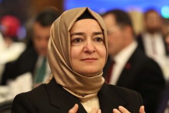 Cimbronazo político en Turquía: renunció la vicejefa del partido de Recep Erdogan por un escándalo de corrupción