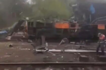 Guerra en Ucrania: Rusia atacó un tren cerca de Polonia y generó alarma en un convoy que llevaba a Boris Johnson
