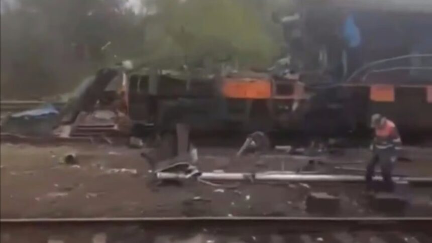 Guerra en Ucrania: Rusia atacó un tren cerca de Polonia y generó alarma en un convoy que llevaba a Boris Johnson