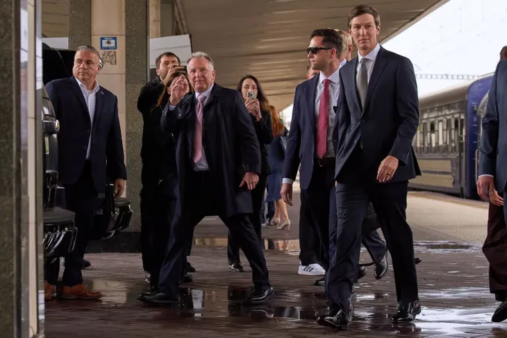 La visita se produjo un día después de que Witkoff y Kushner se reunieran con el presidente ruso, Vladímir Putin, en Moscú.