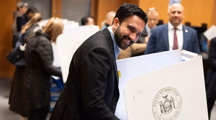 El alcalde de Nueva York, Zohran Mamdani, votó en el Museo Metropolitano de Arte.