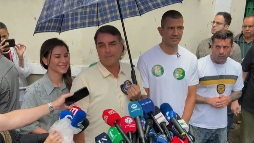 Balotaje en Brasil: votó Flávio Bolsonaro en Río de Janeiro
