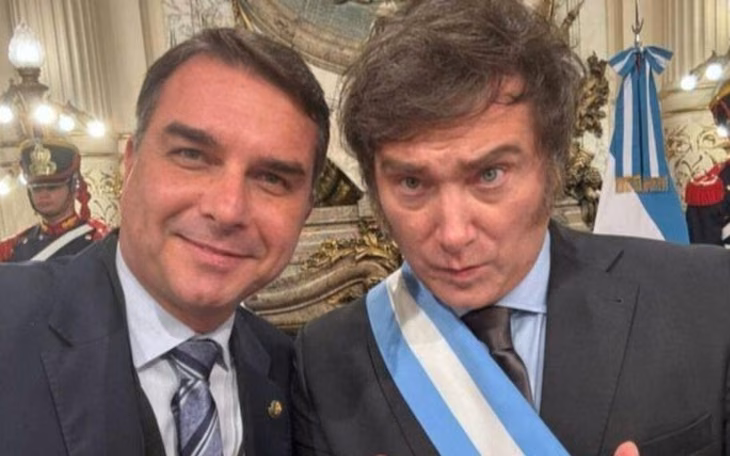 Javier Milei apoyó abiertamente a Flavio Bolsonaro e insultó varias veces al actual presidente Lula da Silva.