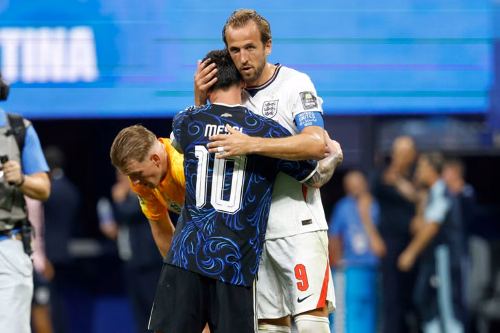 El abrazo entre Lionel Messi y Harry Kane, en la semifinal del Mundial 2026.