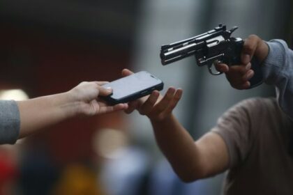 Robo de celulares: cómo bloquear un aparato y evitar que lo usen con otra línea