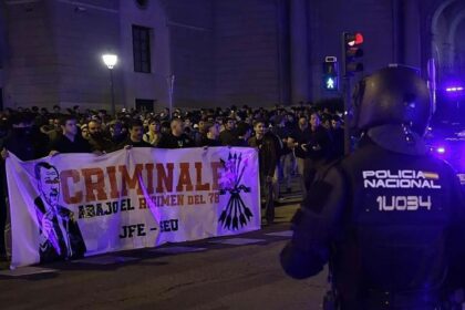 Accidente de trenes en España: una protesta frente al Ministerio de Transportes terminó con incidentes en Madrid