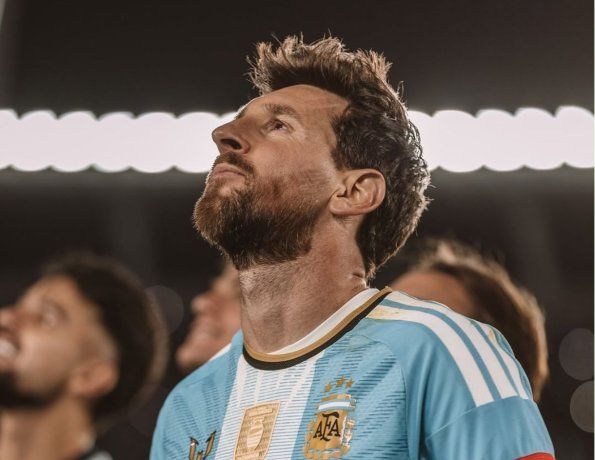 Messi y su mirada al frente en la despedida.