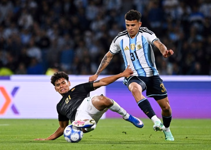 Leo Flores Vs. Bolivia.