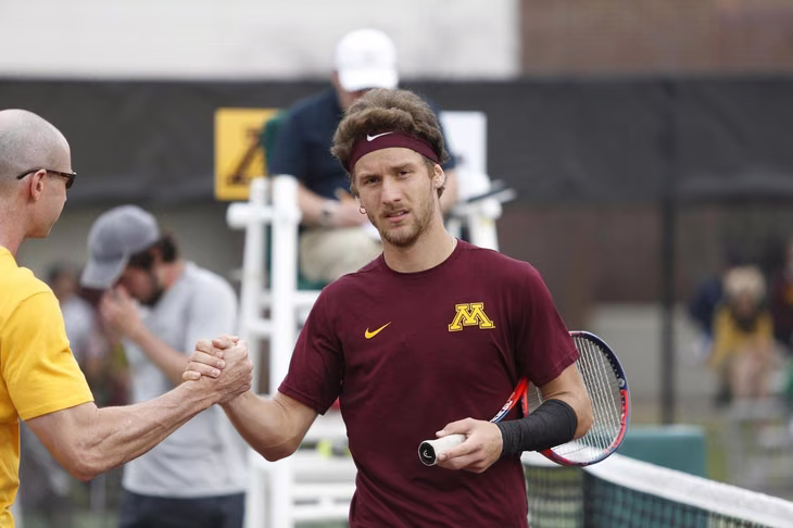 Stefan Milievi recibió una sanción histórica de 24 años de inhabilitación para jugar en el circuito profesional y multa de u$s70 mil, impuesta por la Agencia Internacional de Integridad del Tenis. 