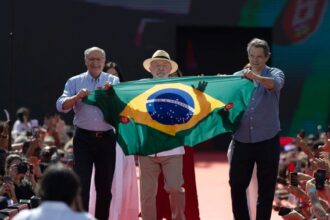 Elecciones en Brasil: vota Lula da Silva en San pablo y va por su cuarto mandato presidencial