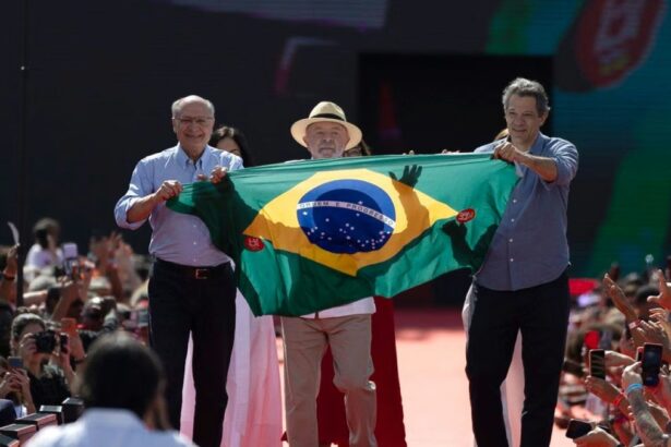 Elecciones en Brasil: vota Lula da Silva en San pablo y va por su cuarto mandato presidencial