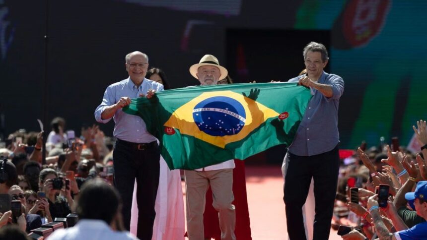Elecciones en Brasil: vota Lula da Silva en San pablo y va por su cuarto mandato presidencial