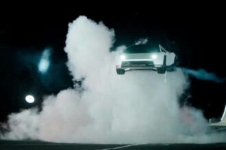 Como en “Volver al Futuro”, Tesla presentó un nuevo auto que vuela